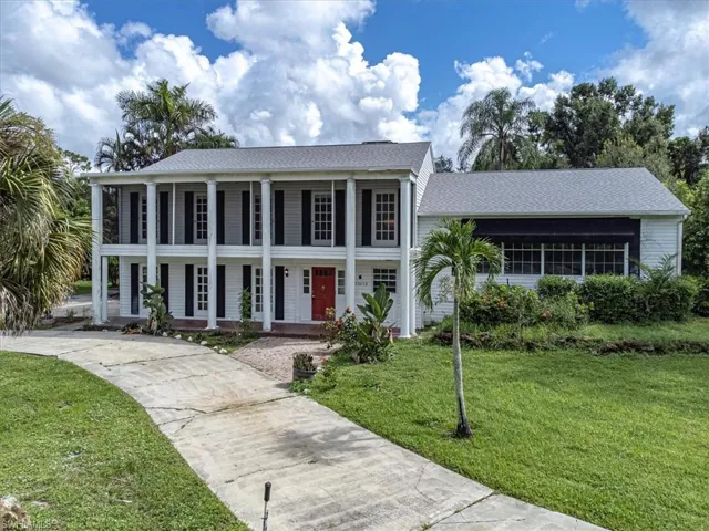 View of front of house with a front lawn