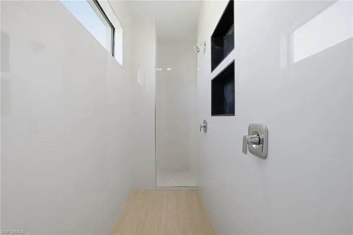 Full bathroom featuring a tile shower