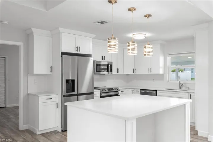 2704 Sw Santa Barbara Pl, Cape Coral Fl 33914