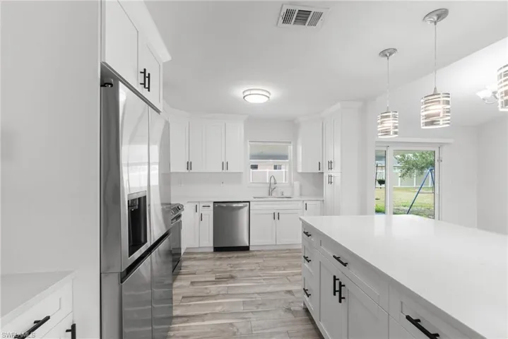 2704 Sw Santa Barbara Pl, Cape Coral Fl 33914