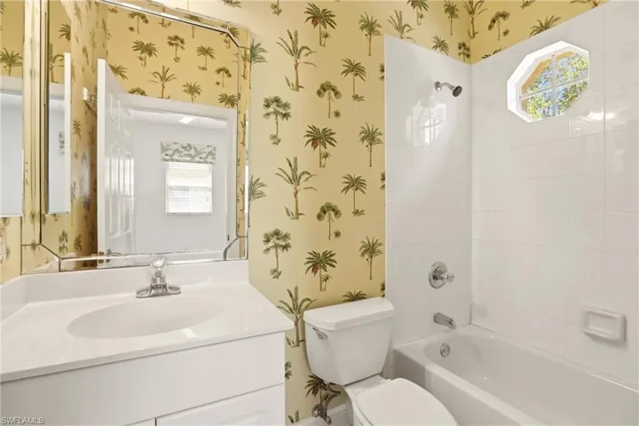 566 Vintage Reserve Ln #21-d, Naples, Florida 34119