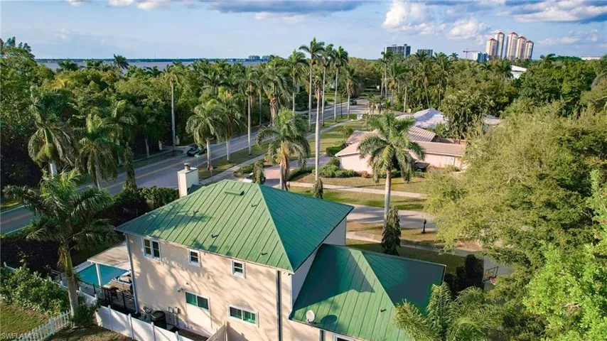 Birds eye view of property