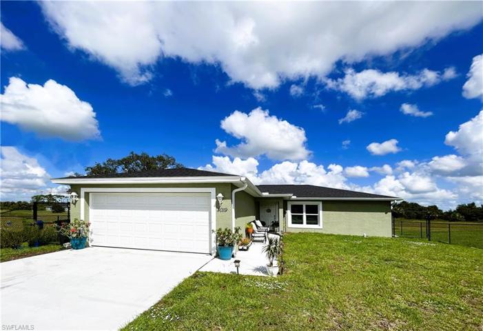 Huge Landscape area for relaxing at your own private porch
