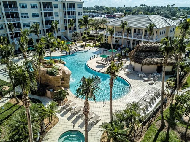 Huge Resort Pool plus Chickee and Clubhouse!