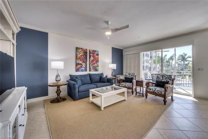 Light & Bright 20 ft. Living Room!