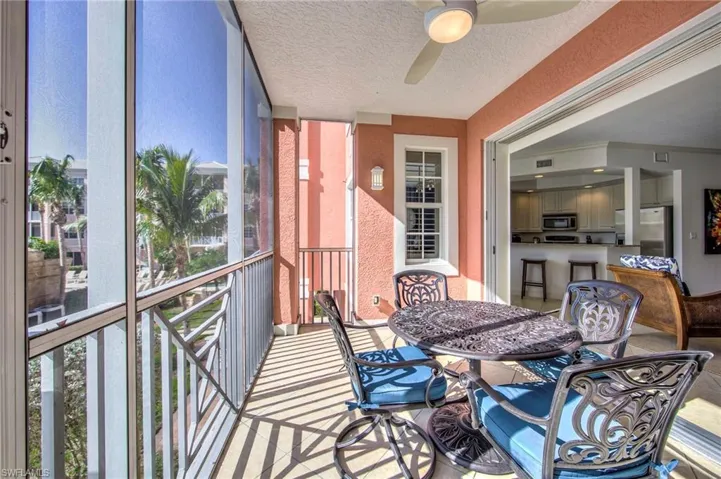 Room for Dining and Lounge Chairs!