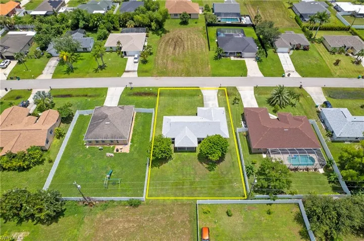 Popping behind the House shows the large Back Yard