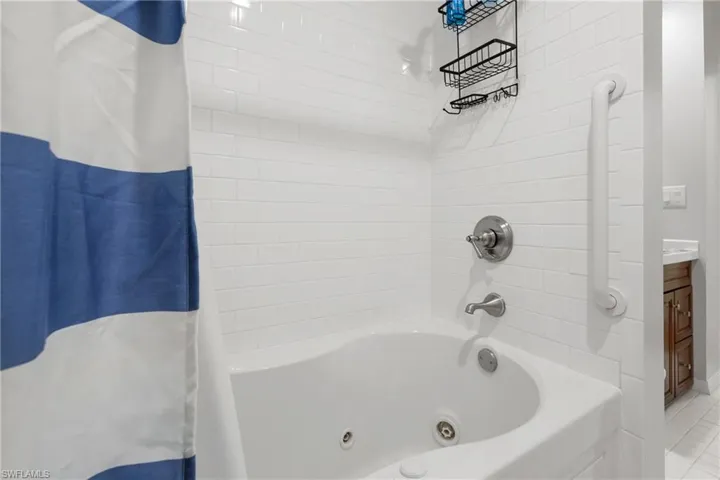 Jacuzzi Jet Heated Tub