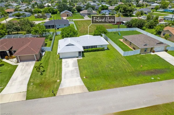 Let's go up to see the fantastic green Front Yard