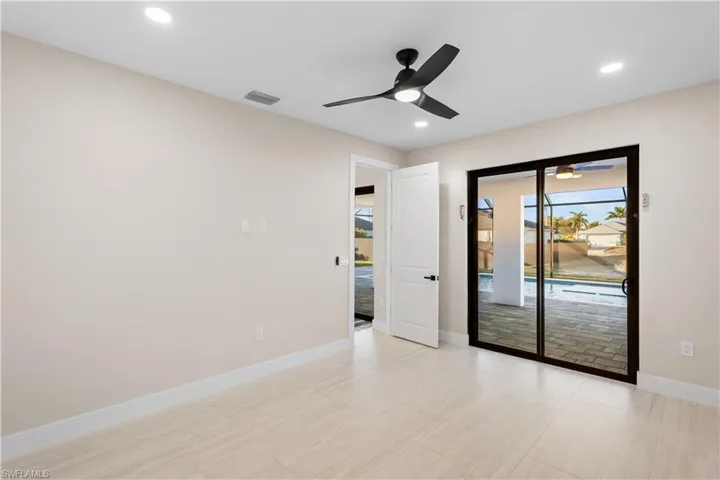 LARGE PRIMARY SUITE w/ sliding doors to lanai