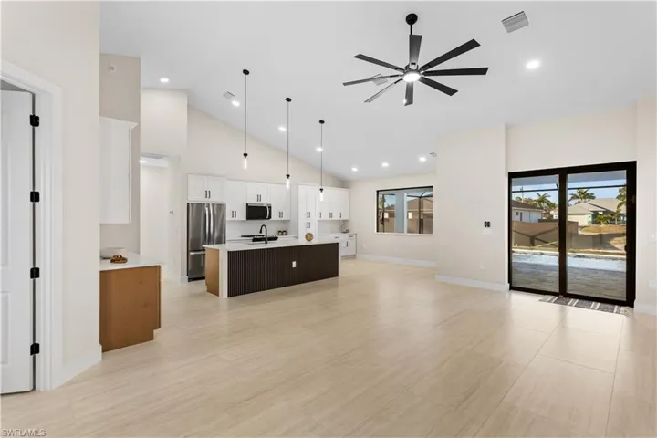 Bright, open layout w/ LIGHT NEUTRAL TILE FLOORING throughout.