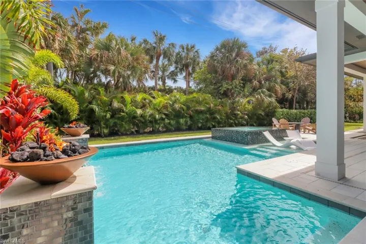 View of pool featuring an in ground hot tub