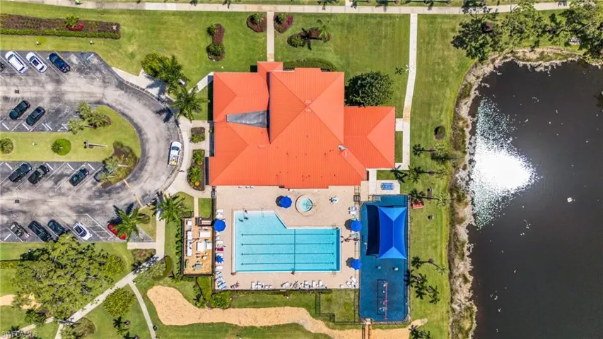 Large Pool/Club House