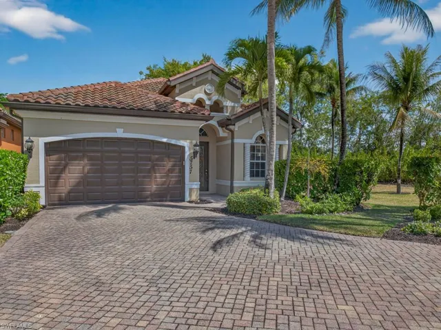 5757  Mango  CIR, Naples, FL 34110