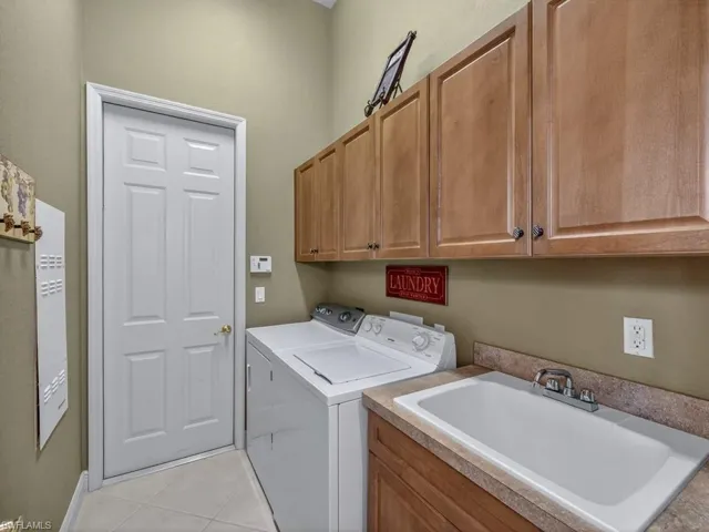 5757  Mango  CIR, Naples, FL 34110