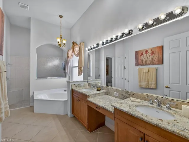 5757  Mango  CIR, Naples, FL 34110