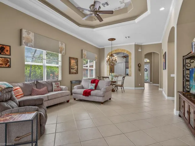 5757  Mango  CIR, Naples, FL 34110