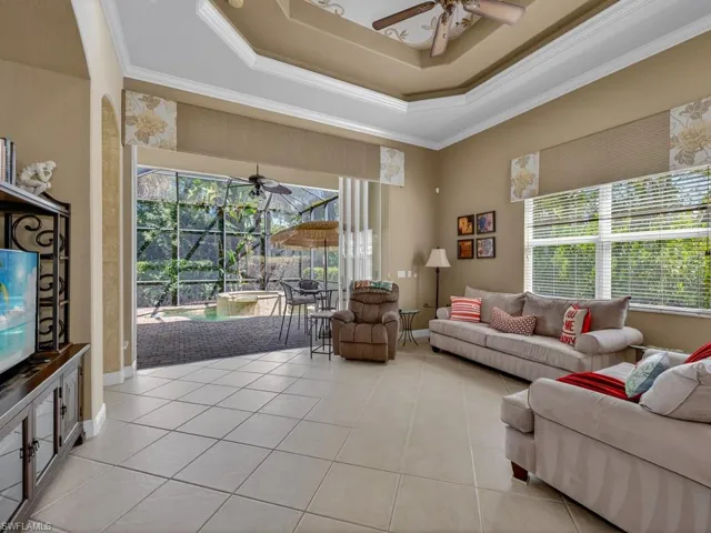 5757  Mango  CIR, Naples, FL 34110