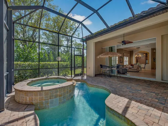 5757  Mango  CIR, Naples, FL 34110