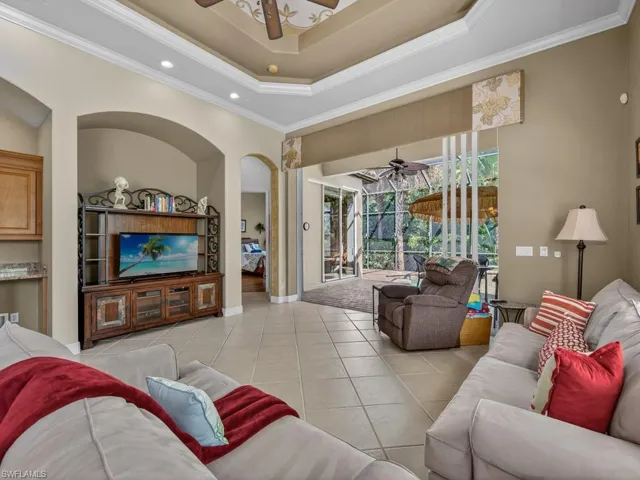 5757  Mango  CIR, Naples, FL 34110
