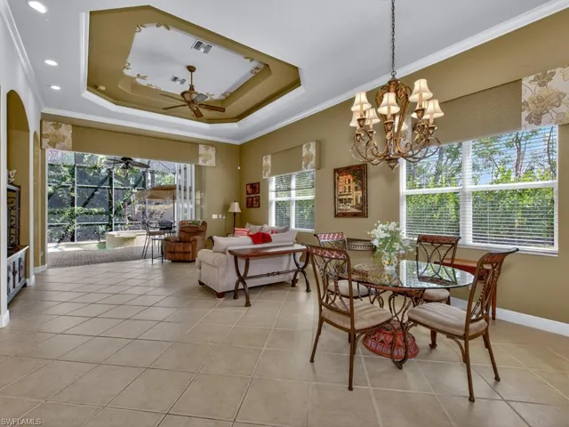 5757  Mango  CIR, Naples, FL 34110