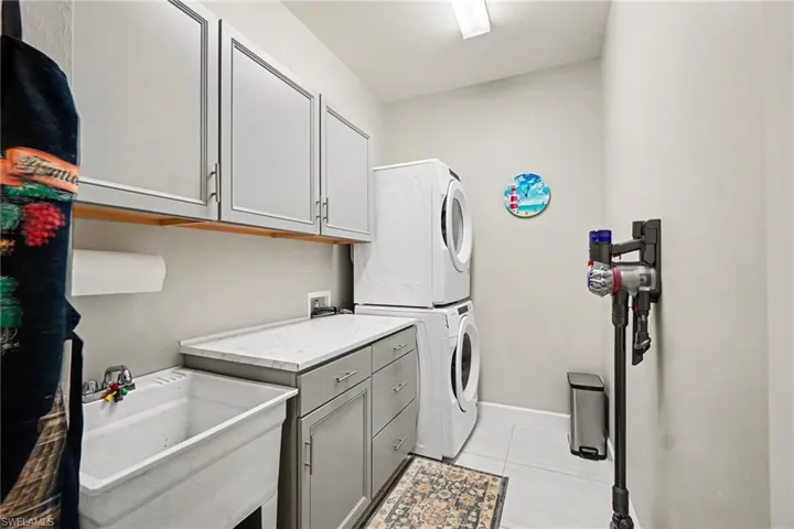 8004 Calle Canovas Ct, Naples, Florida 34114