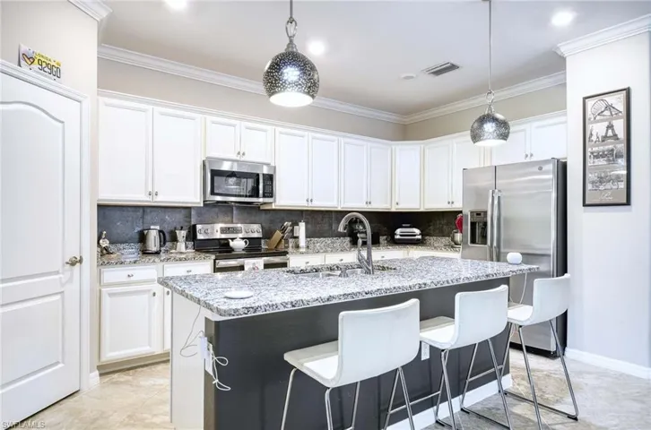1608 Vizcaya Ln, Naples, Florida 34113
