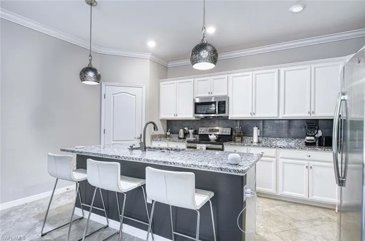 1608 Vizcaya Ln, Naples, Florida 34113