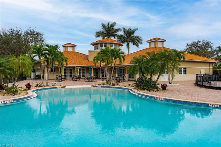 There is also Tennis Courts by the Pool!!