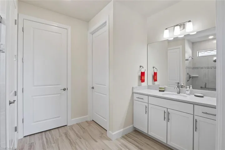 Guest en-suite bathroom