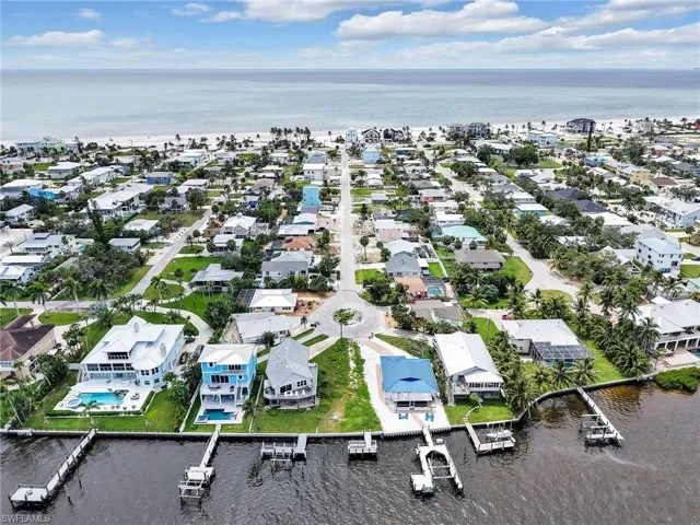 195 Hibiscus Dr, Fort Myers Beach, Florida 33931