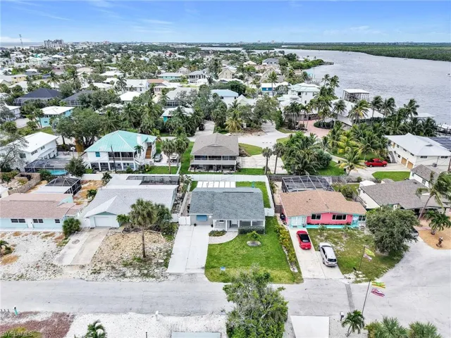 195 Hibiscus Dr, Fort Myers Beach, Florida 33931