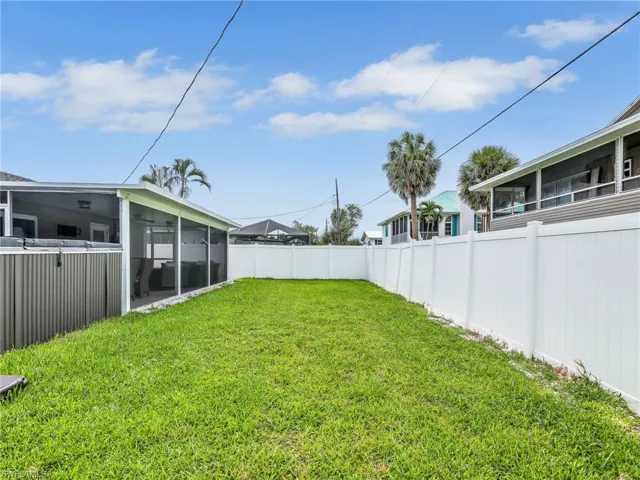 195 Hibiscus Dr, Fort Myers Beach, Florida 33931
