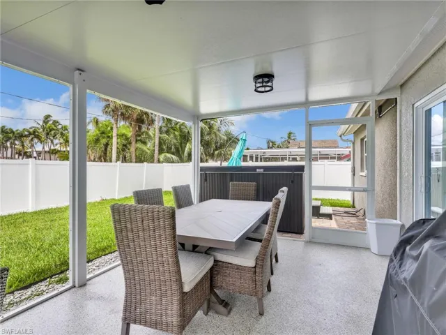 195 Hibiscus Dr, Fort Myers Beach, Florida 33931