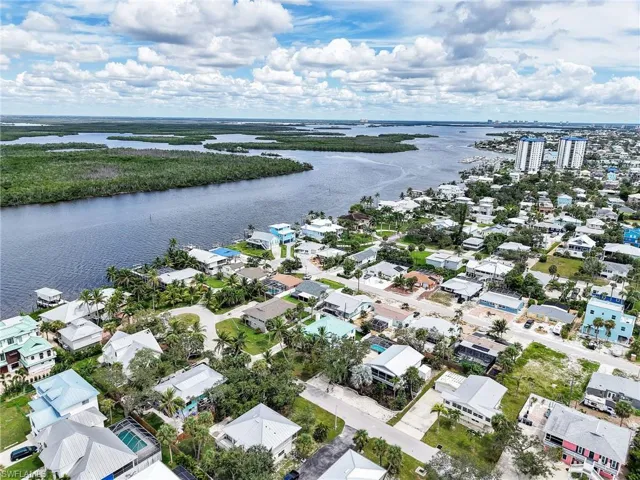 195 Hibiscus Dr, Fort Myers Beach, Florida 33931