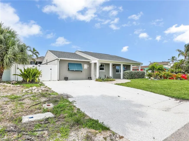 195 Hibiscus Dr, Fort Myers Beach, Florida 33931