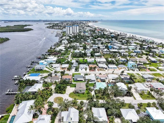 195 Hibiscus Dr, Fort Myers Beach, Florida 33931