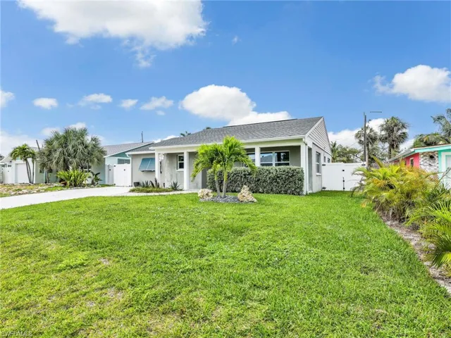 195 Hibiscus Dr, Fort Myers Beach, Florida 33931