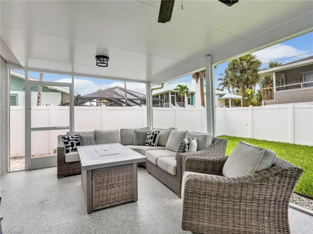 195 Hibiscus Dr, Fort Myers Beach, Florida 33931