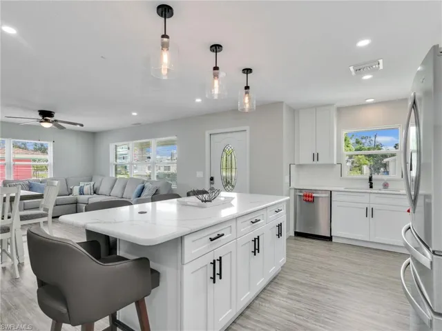 195 Hibiscus Dr, Fort Myers Beach, Florida 33931