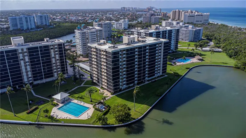 15 Bluebill AVE # 303, NAPLES FL 34108