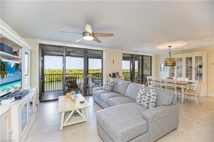 15 Bluebill AVE # 303, NAPLES FL 34108