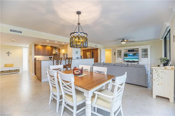 15 Bluebill AVE # 303, NAPLES FL 34108