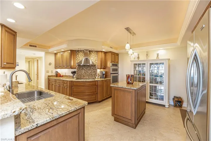 15 Bluebill AVE # 303, NAPLES FL 34108
