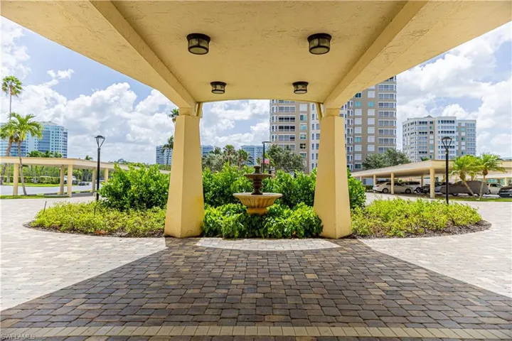 15 Bluebill AVE # 303, NAPLES FL 34108