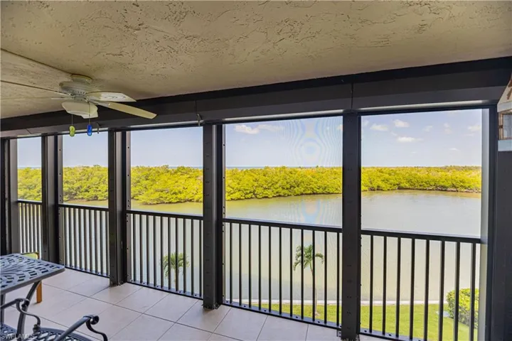 15 Bluebill AVE # 303, NAPLES FL 34108