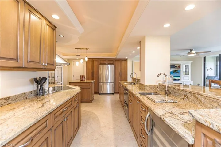 15 Bluebill AVE # 303, NAPLES FL 34108
