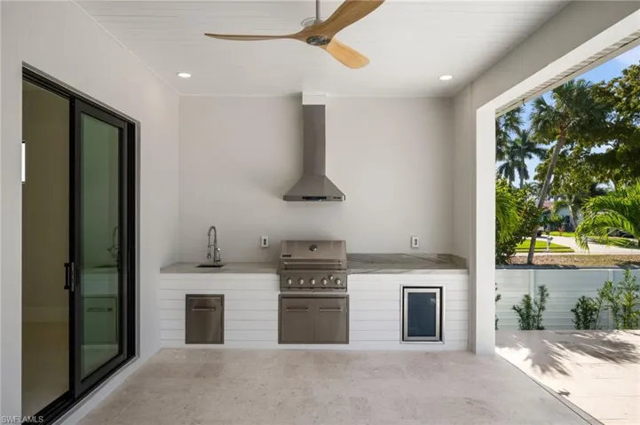 Outdoor kitchen