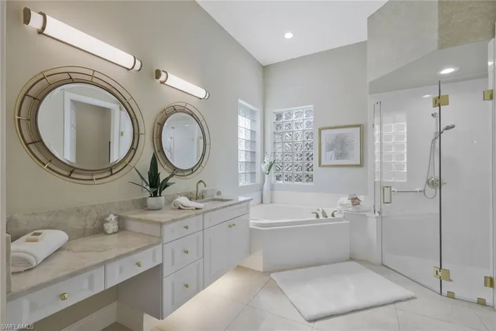 910  Villa Florenza  DR, Naples, FL 34119