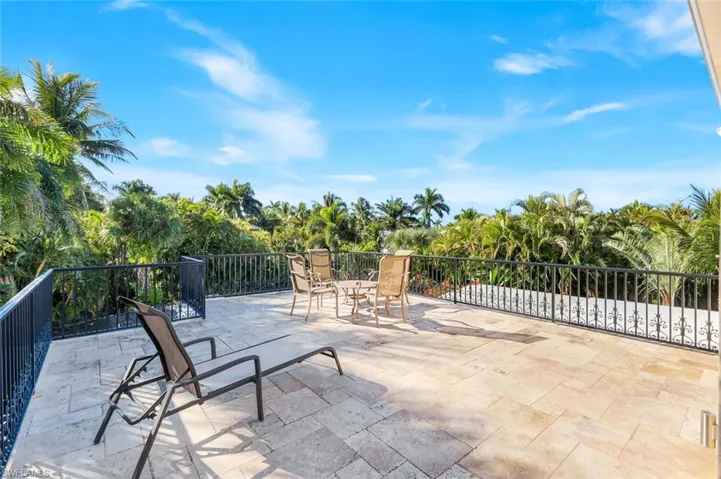 210 Central Ave, Naples, Florida 34102